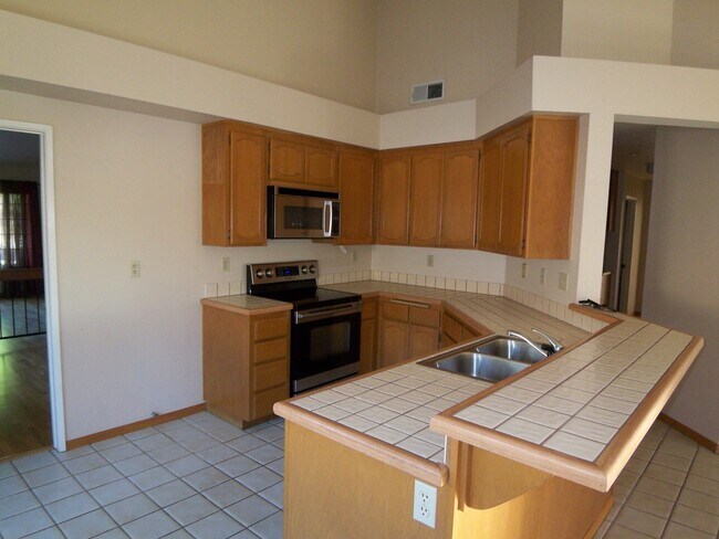 Building Photo - Charming 3Br/2Ba Single Story House W/3 Car Garage in Poway