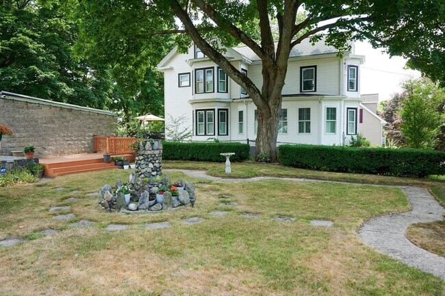 Building Photo - 127 Upham St