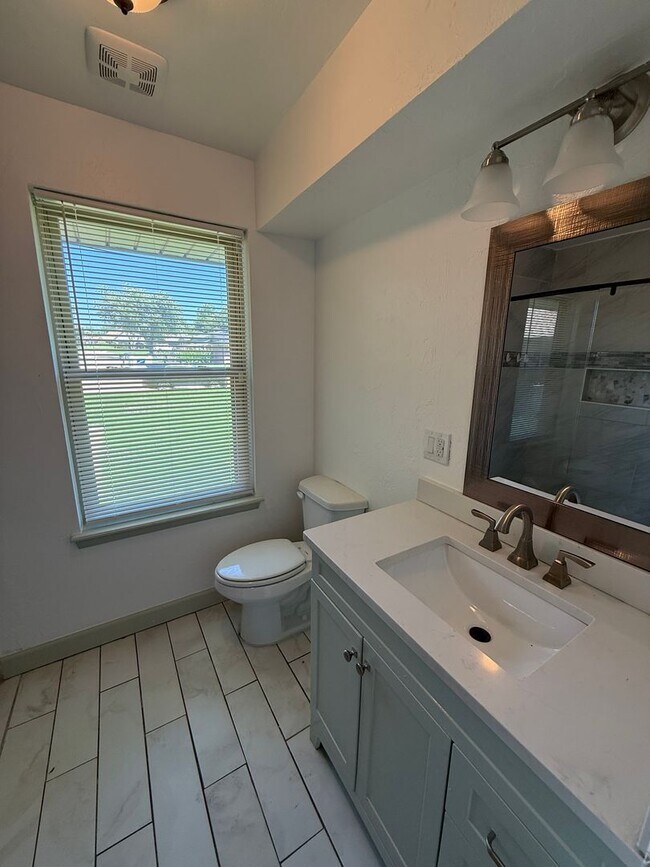 Building Photo - Completely remodeled 3 bed 1 & 1/2 bath ho...
