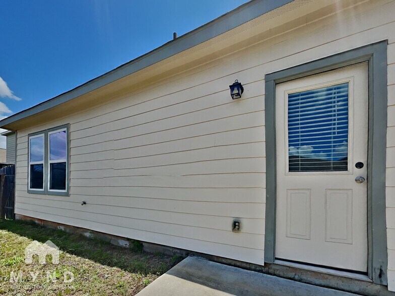 Building Photo - 1016 Lacebark Pne Ln