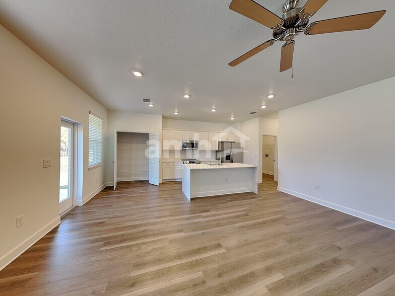 Building Photo - 16458 Cheyanne Ct