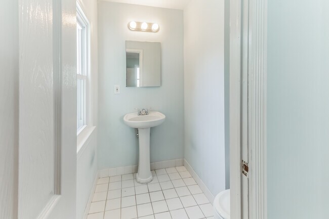 Building Photo - 1519 Boulevard