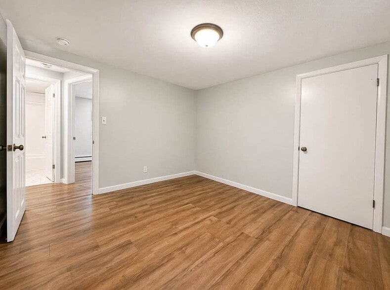 Building Photo - 10 Land of Nod