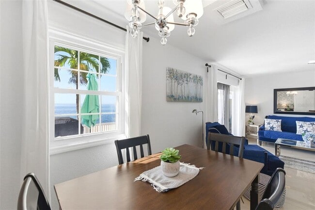 Building Photo - 5280 Coquina Key Dr SE