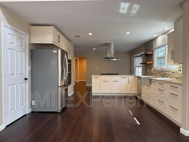 Building Photo - 9203 Sandy Creek Rd