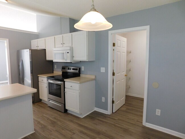 Building Photo - 205 Sellhorn Blvd