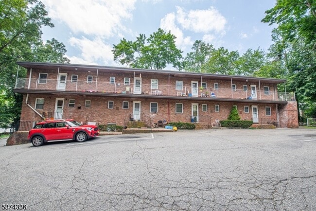 Building Photo - 18 Pleasant View Ave