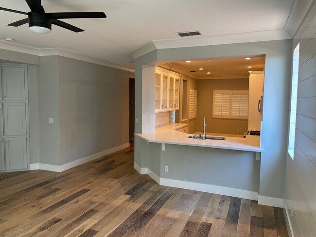 Building Photo - VERY NICELY UPDATED 3 BED, 2 BATHROOM, & 2...