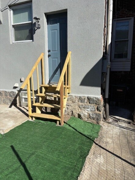 Building Photo - 1422 N Conestoga St