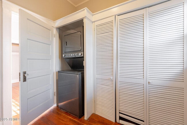 Building Photo - 711 E McKinley St