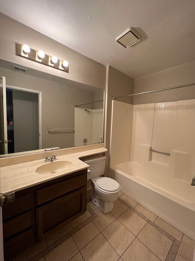 Building Photo - 4717 Tobin Rd