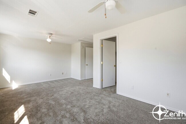 Building Photo - 15608 NE 44th St