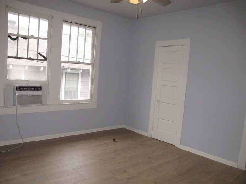 Building Photo - 2019 Oleander St