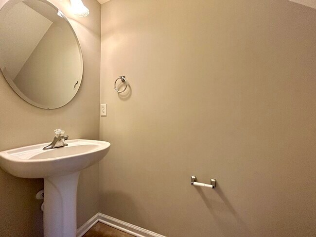 Building Photo - 1121 Drummond Ln