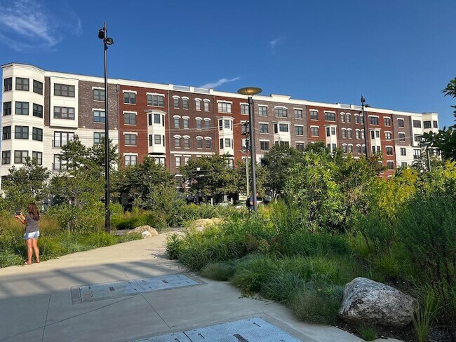 Building Photo - 1300 Grand St