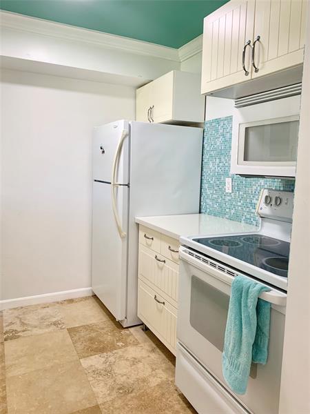 Building Photo - 930 Osceola Dr