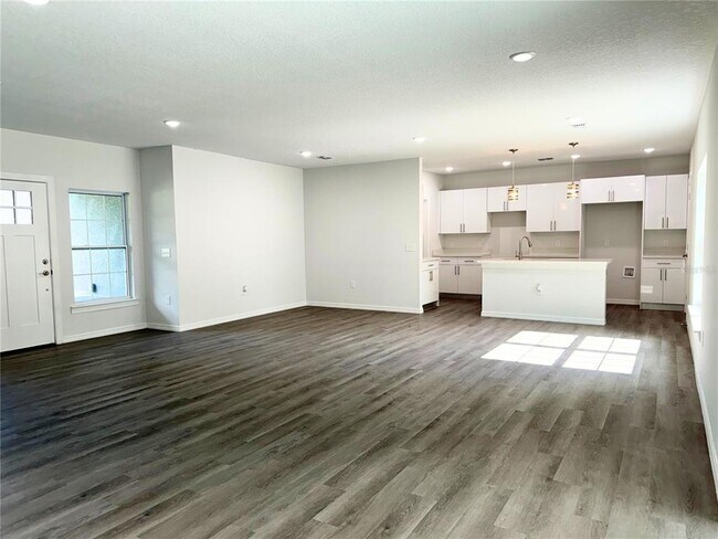 Building Photo - 1312 Hillsborough Ct