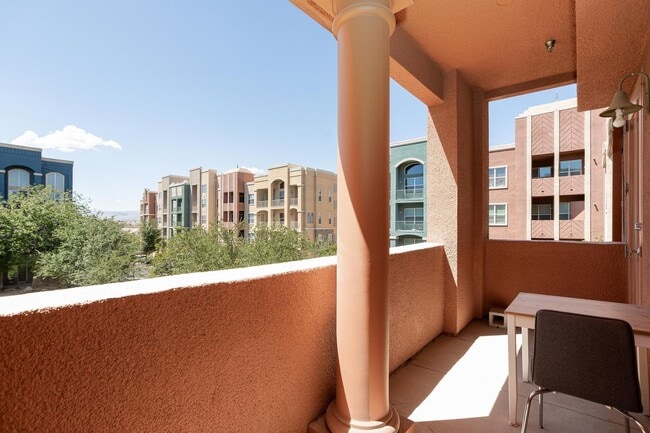 Building Photo - Partially Furnished Condo | Gourmet Kitchen, Pool & Fitness Center | 6-Month Lease Available