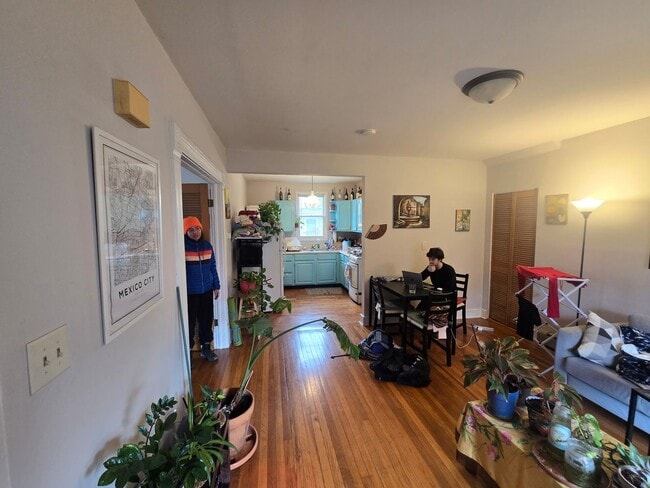 Building Photo - 712 S Vine St