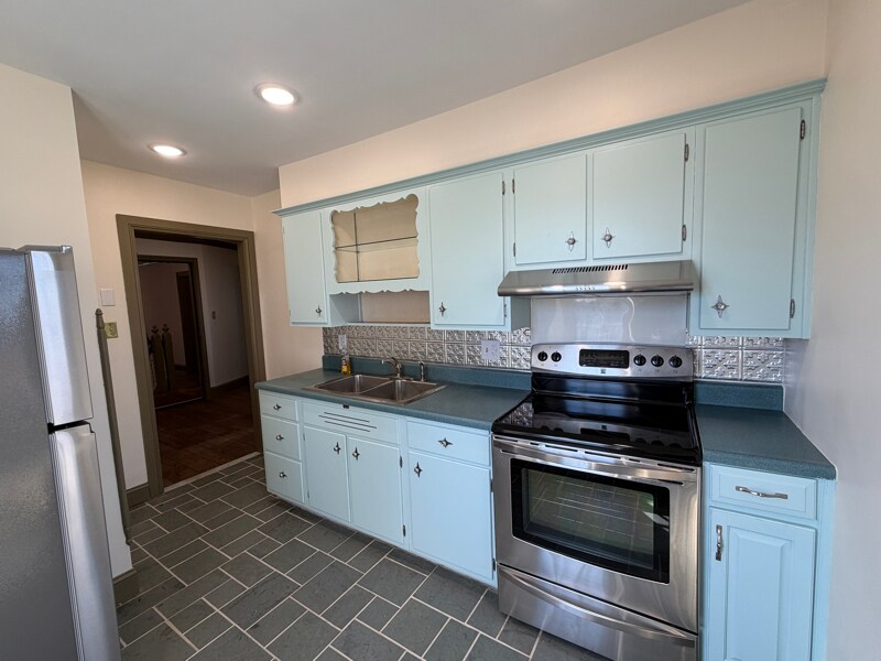 Building Photo - 28 W Main St