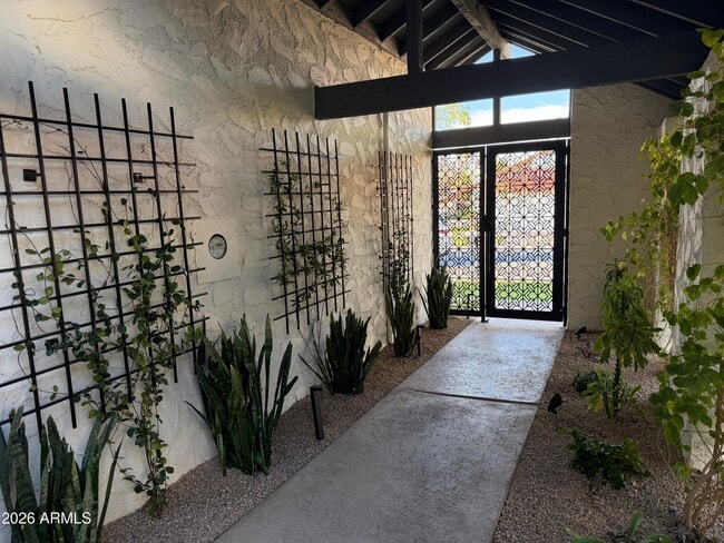 Building Photo - 5822 N Scottsdale Rd