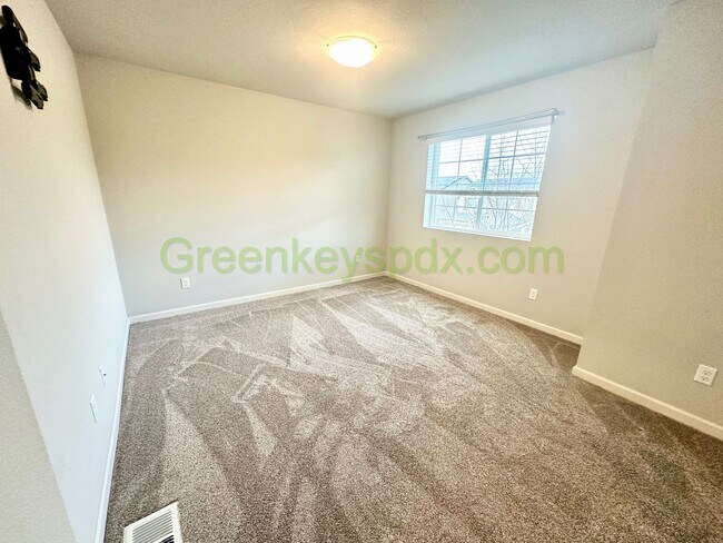 Building Photo - Amazing 2,306-square-foot house in Wood Village