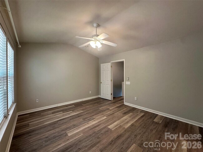 Building Photo - 6626 Rothchild Dr