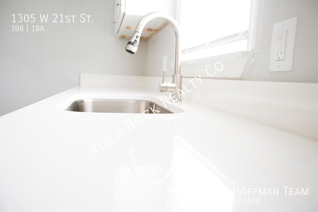 Building Photo - 1305 W 21st St