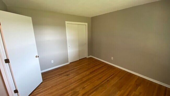 Building Photo - 8551 Elm St