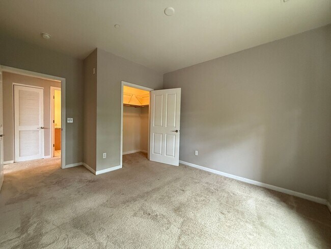 Building Photo - Lovely 1 Bedroom 1 Bath Condo in West San Jose