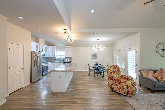 Building Photo - 514 Prado Dr