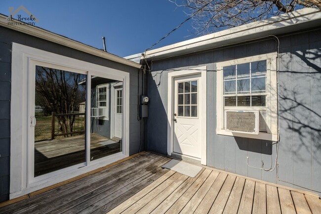 Building Photo - 3121 Sherwood Ln