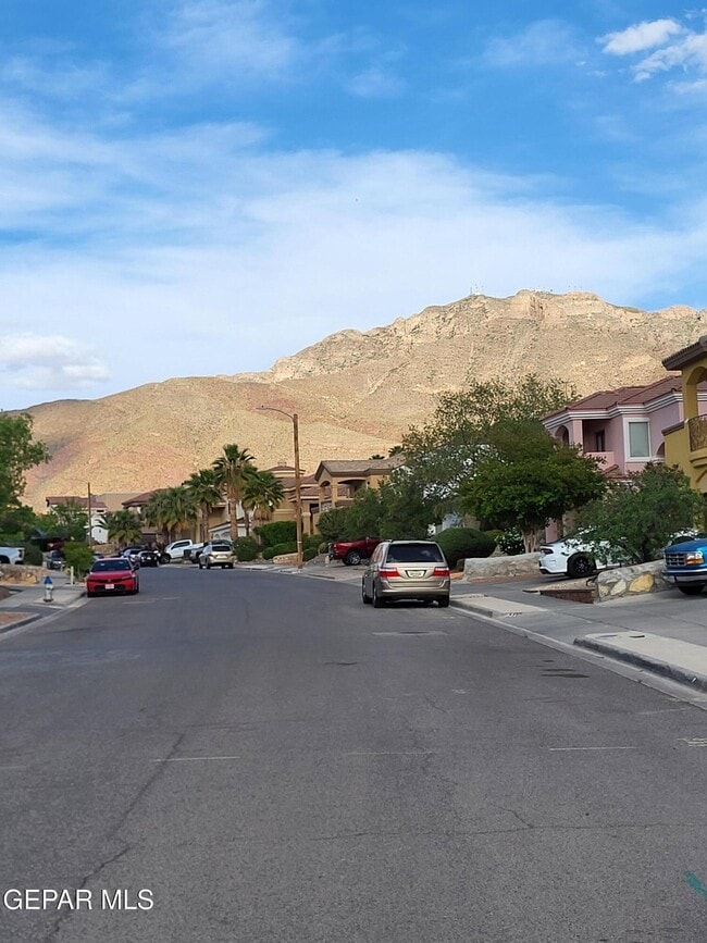 Building Photo - 6354 Franklin View Dr