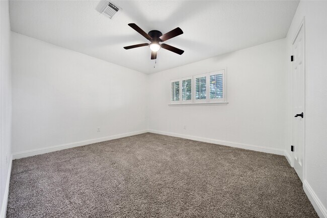 Building Photo - 950 Del Norte St