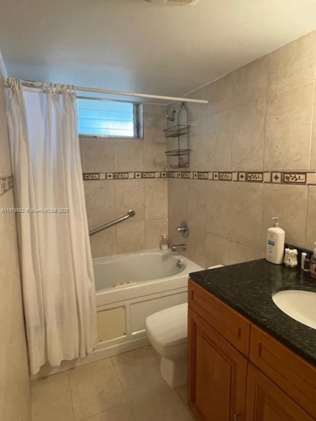 Building Photo - 2920 Point E Dr