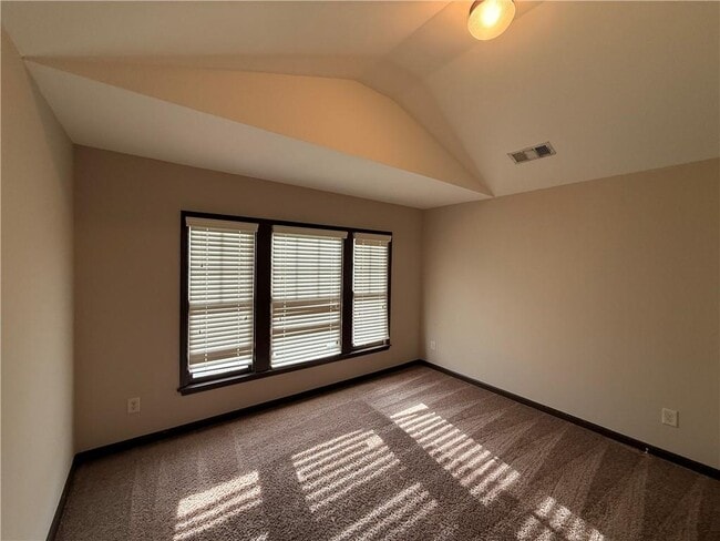 Building Photo - 1095 Township Cir
