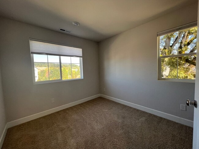 Building Photo - Beautiful 4 Bedroom 3.5 BA Home! Mother in Law Suite, Attached Garage & Top floor Bonus Room!