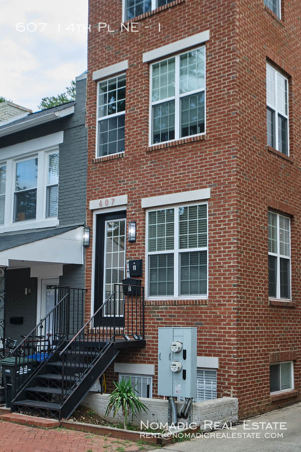 Building Photo - 607 14th Pl NE