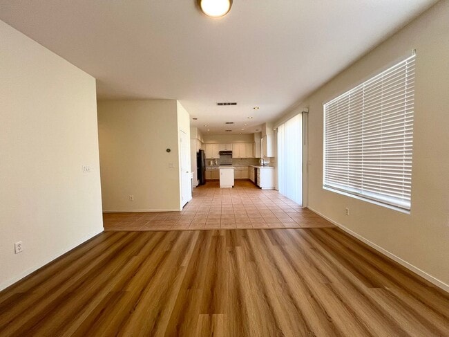 Building Photo - Beautiful two-story home with 5 bedrooms