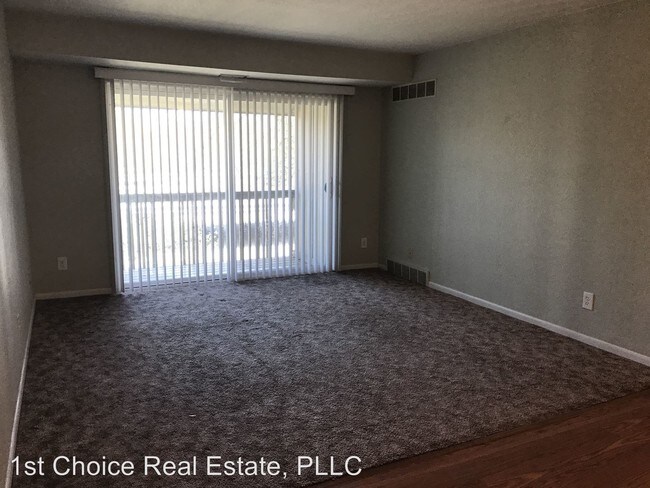 Building Photo - 1717 Maple Rdg