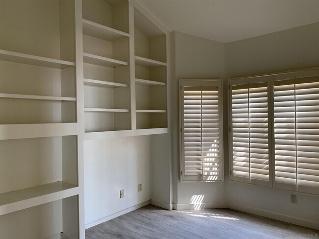 Building Photo - 1437 Caminito Halago