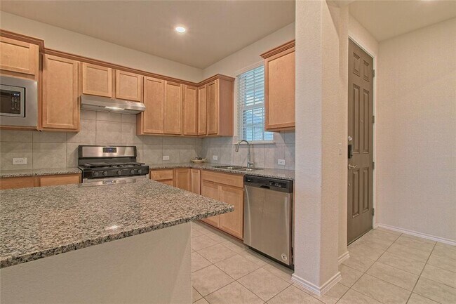 Building Photo - 608 Benton Ln