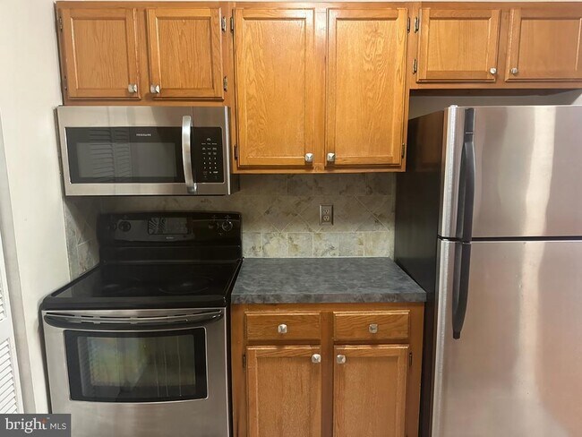 Building Photo - 113 The Woods