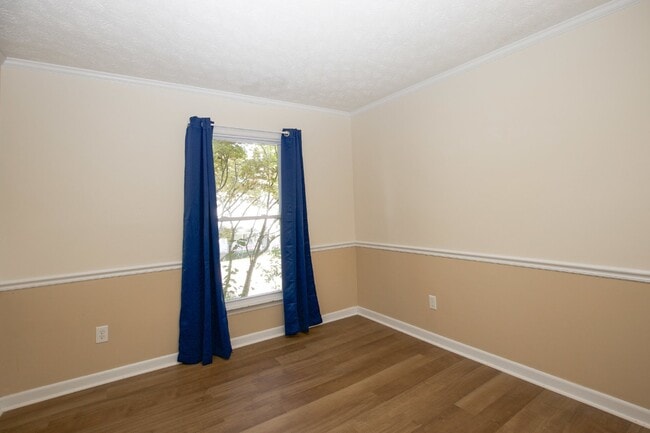 Building Photo - 330 Conifer Dr