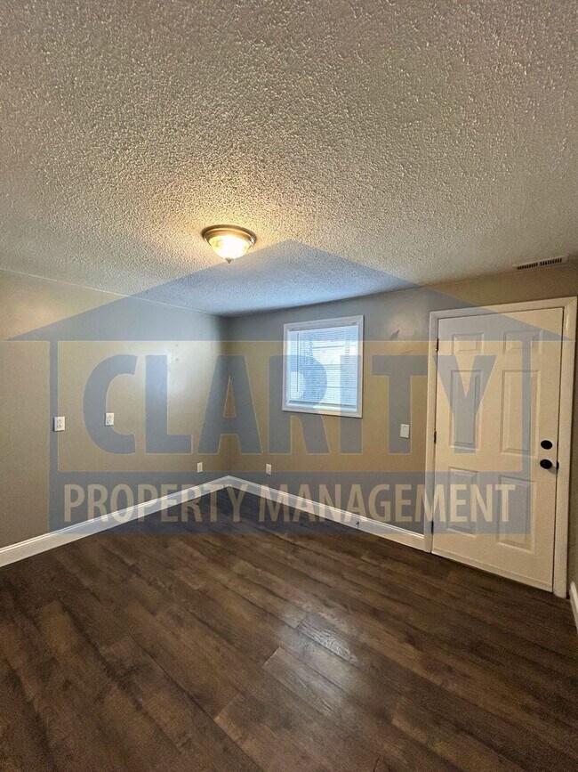 Building Photo - Super cute 3 bedroom house!!