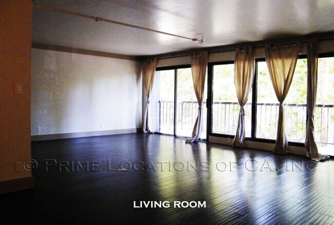 Building Photo - Experience Downtown Living with this upgra...
