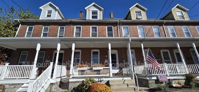 Primary Photo - 45 Evergreen St