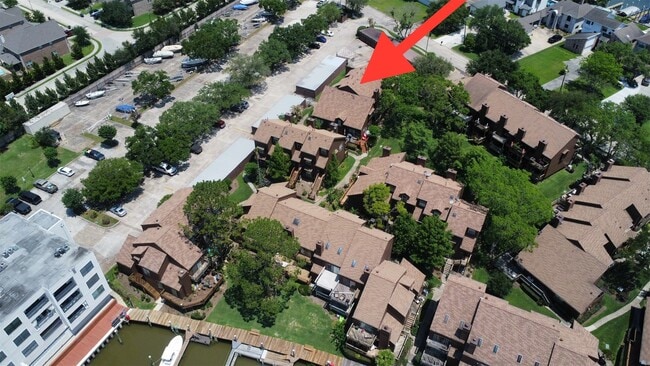 Building Photo - 803 Davis Rd