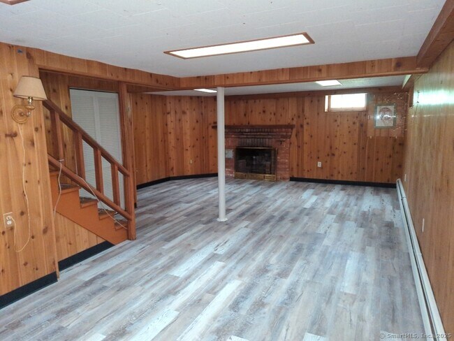 Building Photo - 28 Deerfield Dr