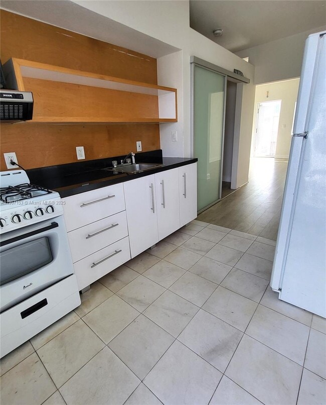 Building Photo - 503 74th St